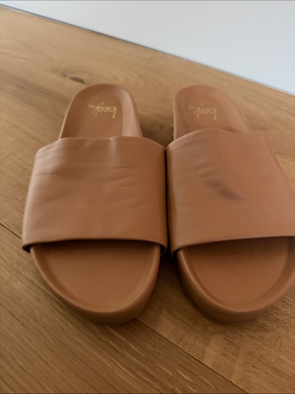 Beek Pelican Leather Slides in Honey